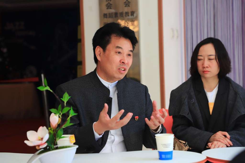 东城区副区长葛俊凯到商鲲集团调研 - 廊坊市城轨交通技工学校